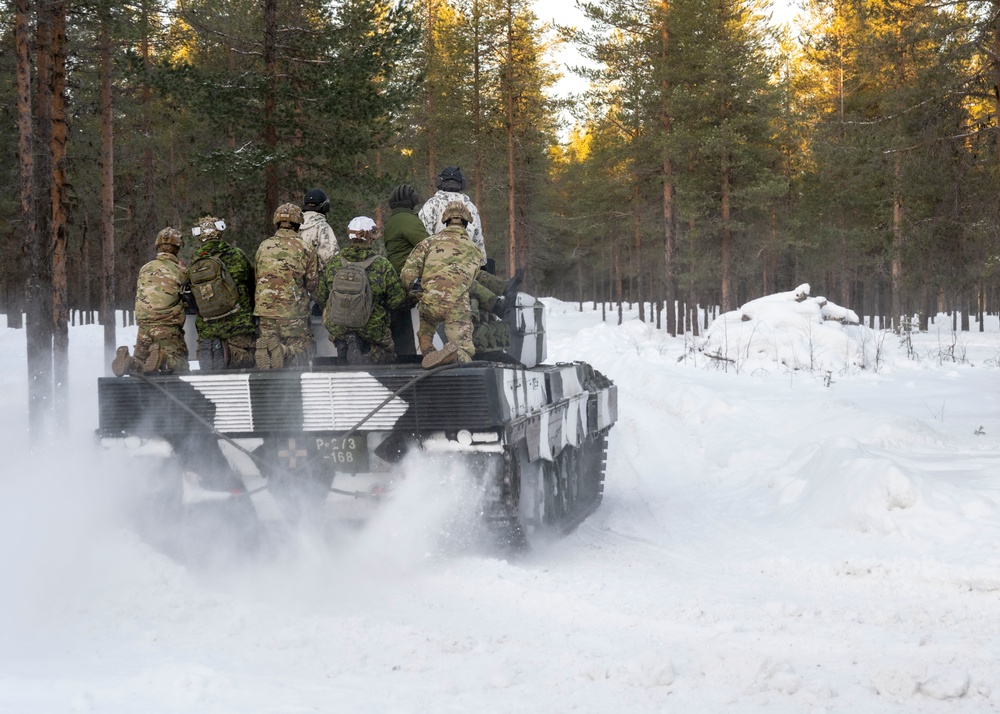 10th Mountain, 11th Airborne Division, Canadian Soldiers explore the Leopard 2A4