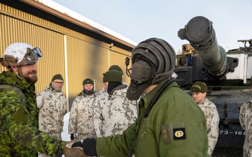 10th Mountain, 11th Airborne Division, Canadian Soldiers explore the Leopard 2A4