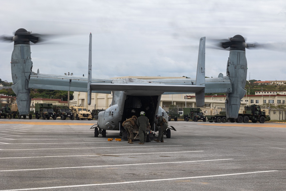 Marines resupply HIMARS via MV-22B Osprey