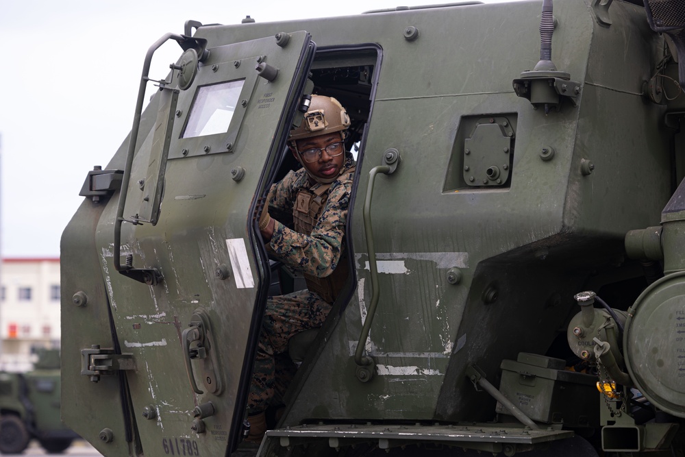 Marines resupply HIMARS via MV-22B Osprey