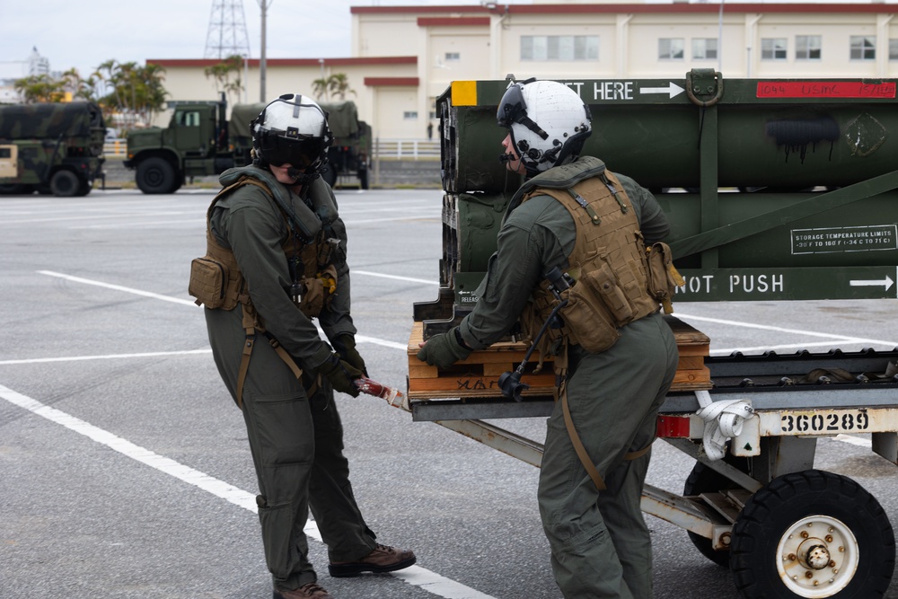 Marines resupply HIMARS via MV-22B Osprey