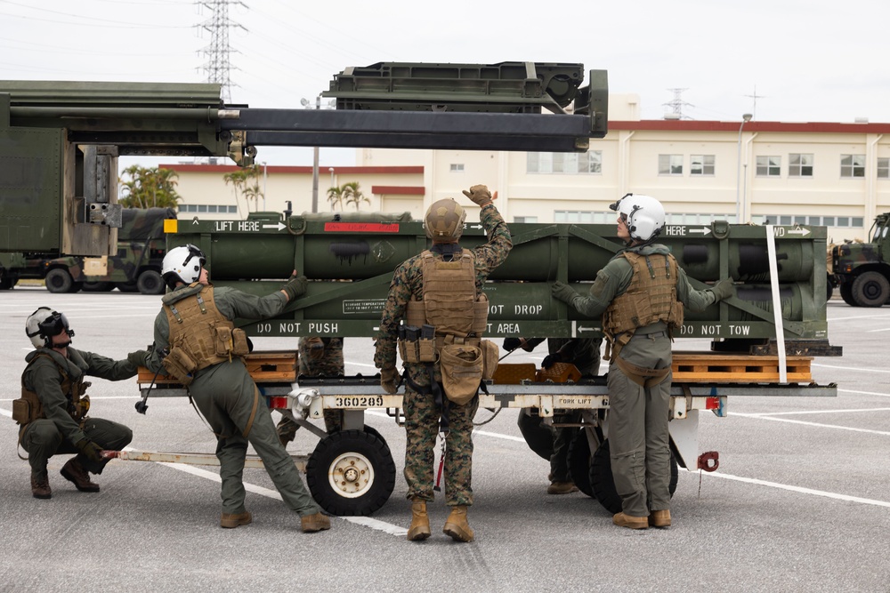 Marines resupply HIMARS via MV-22B Osprey