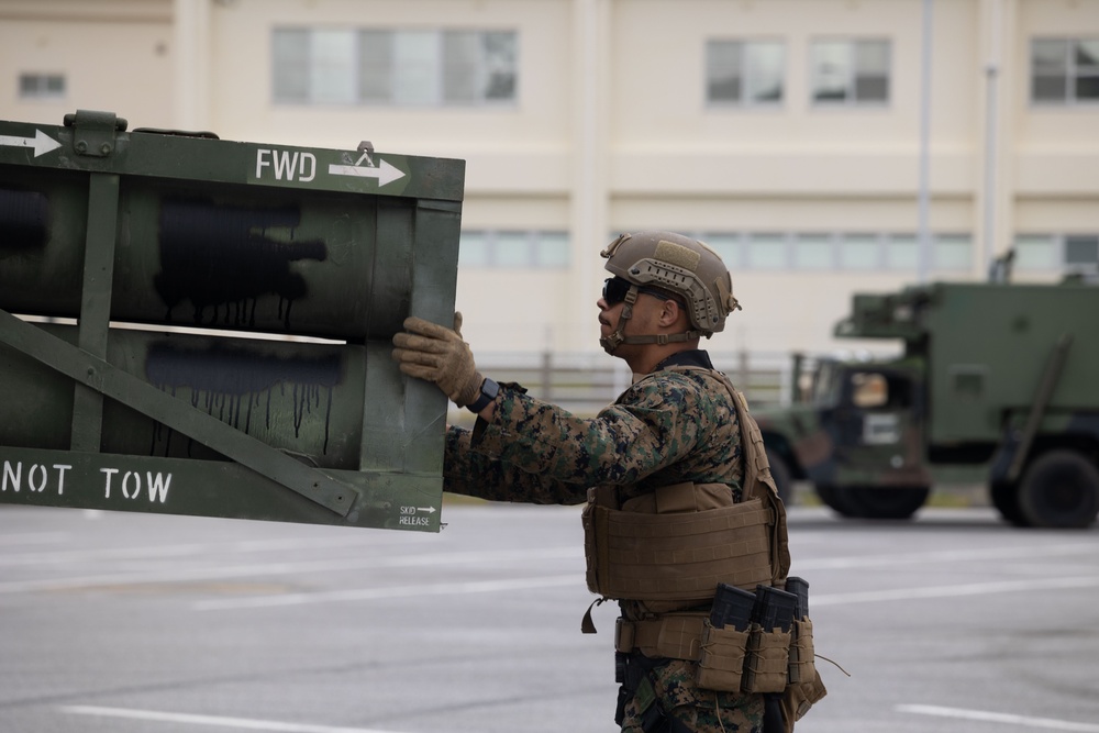 Marines resupply HIMARS via MV-22B Osprey