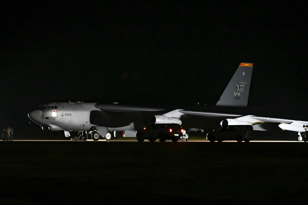 B-52 Stratofortress arrives at RAF Fairford for BTF 25-2
