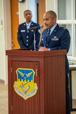 Captain Lee promotes [Image 31 of 31]