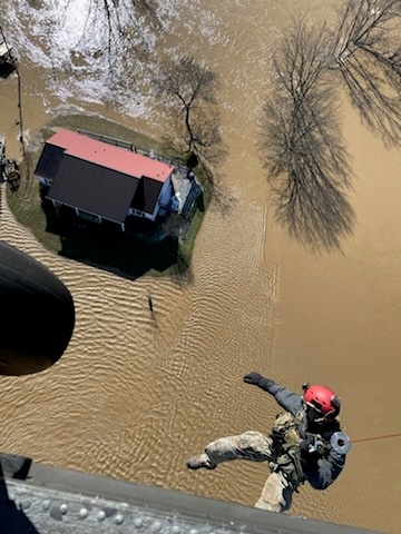 Hoosier Guardsmen aid Kentucky during commonwealth floods