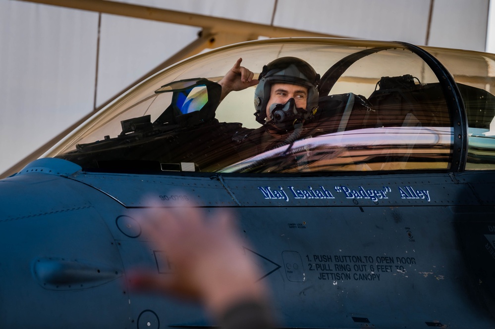 Full Circle: Maj. Alley’s Final Flight at Luke AFB