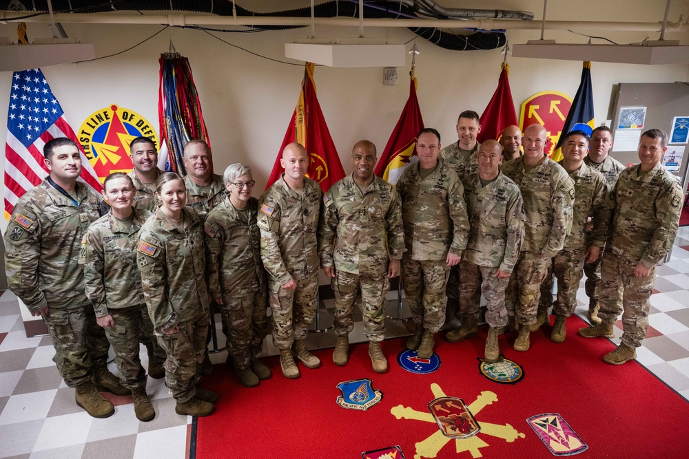 USARPAC commanding general visits 94th AAMDC