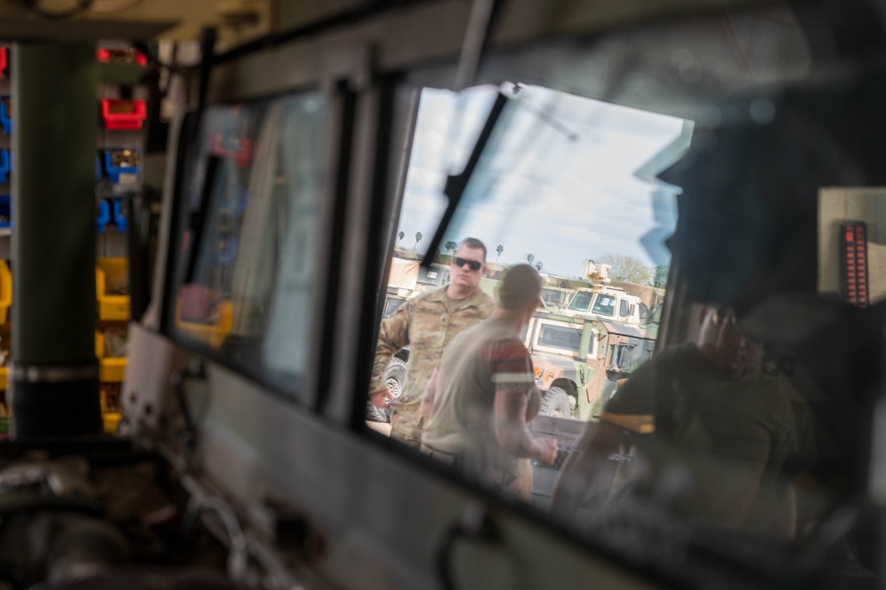 Soldiers Prepare Vehicles for Border Mission