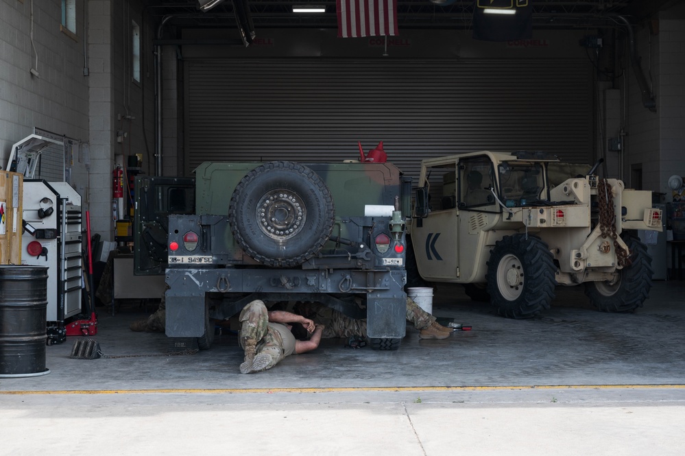 Soldiers Prepare Vehicles for Border Mission