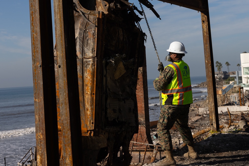 U.S. Marines arrive at Los Angeles wildfires for recovery efforts