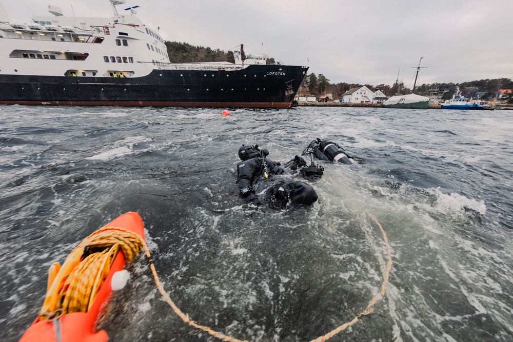 Arctic Specialist 2025 - Harbor Clearance