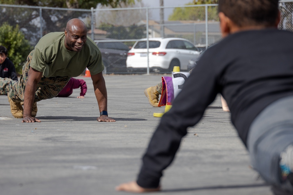 3rd MAW Marines conduct boot camp recess at Doris Miller Elementary