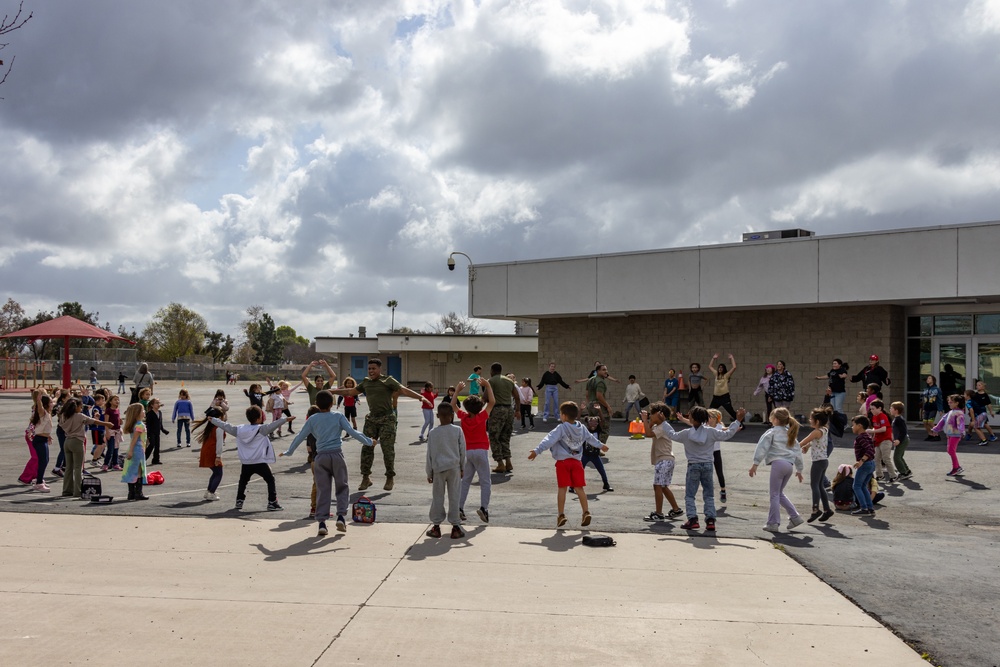 3rd MAW Marines conduct boot camp recess at Doris Miller Elementary