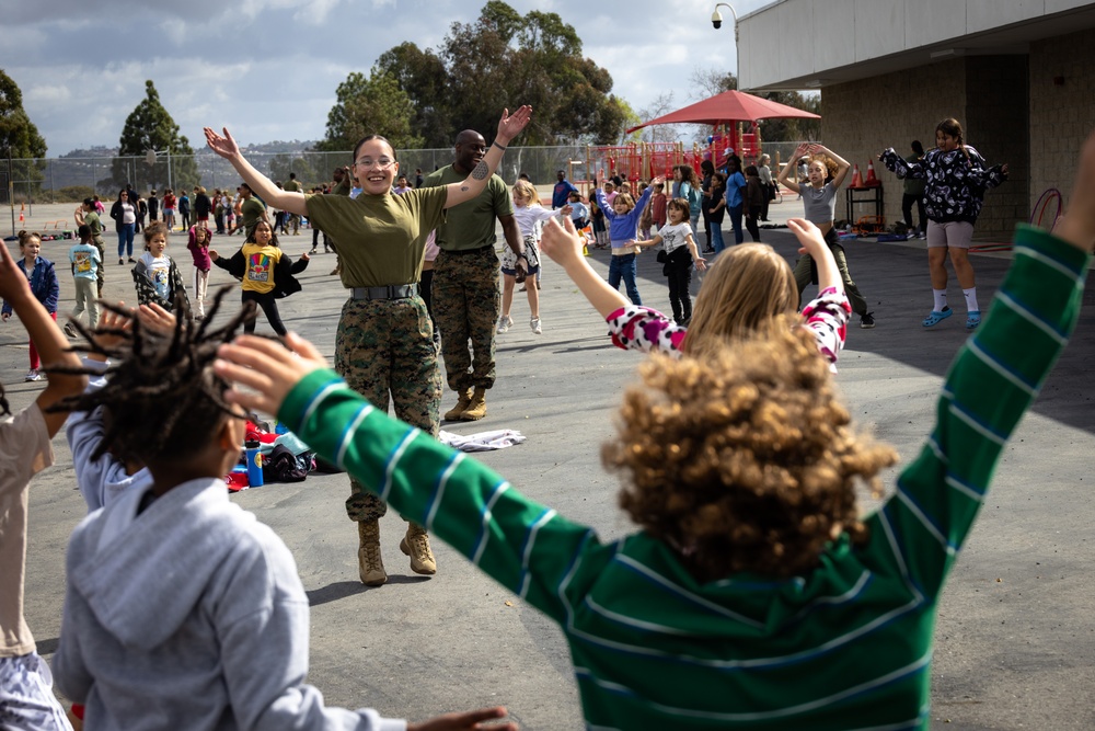 3rd MAW Marines conduct boot camp recess at Doris Miller Elementary