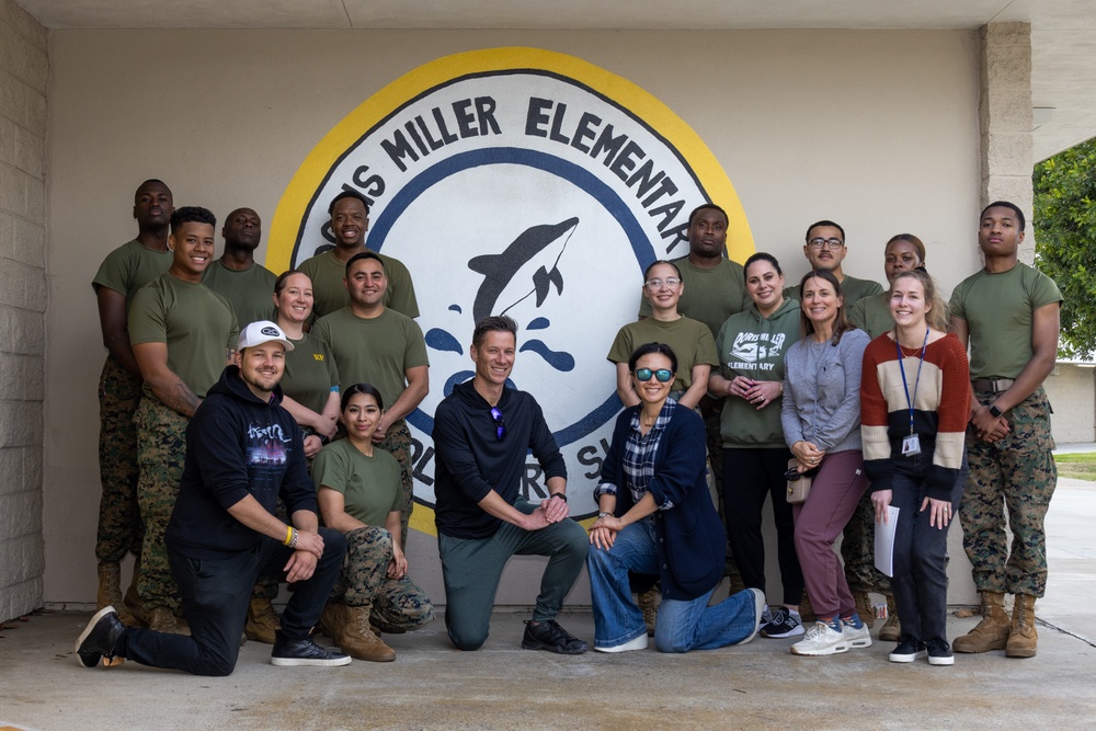 3rd MAW Marines conduct boot camp recess at Doris Miller Elementary