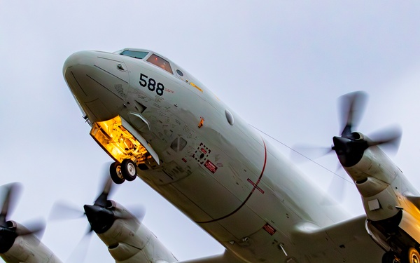 The Last Goodbye to the P-3C Orion from NASWI