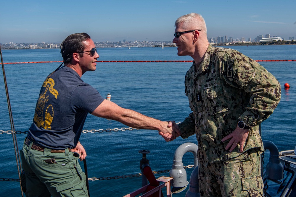 U.S. 3rd Fleet Commander visits Salvage Site