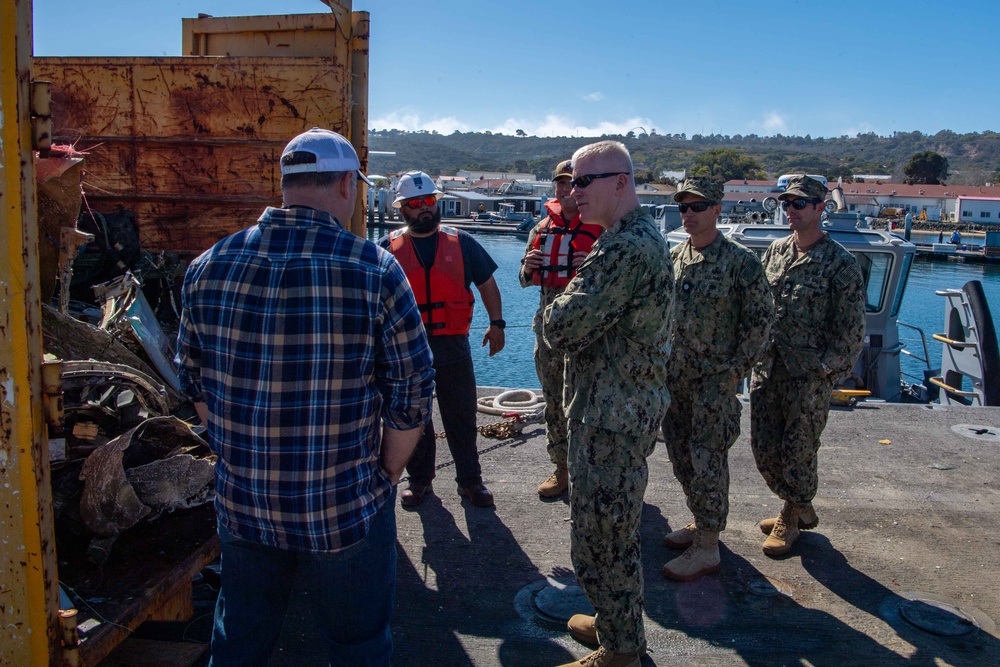 U.S. 3rd Fleet Commander visits Salvage Site