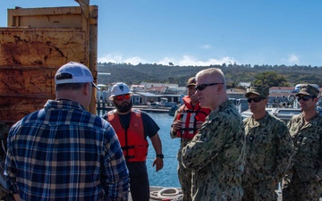 U.S. 3rd Fleet Commander visits Salvage Site