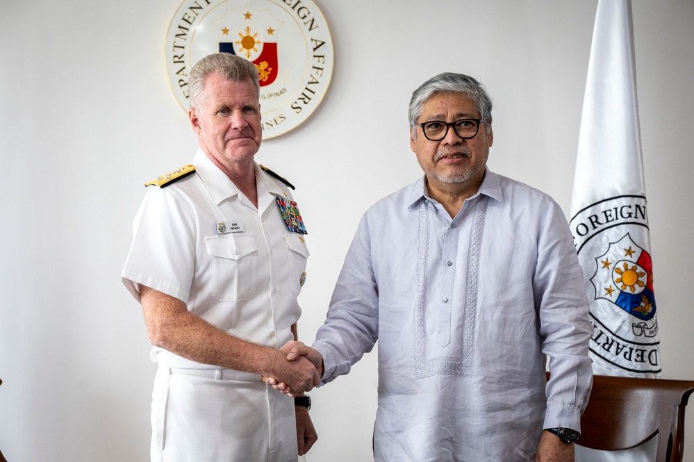 USINDOPACOM commander travels to the Philippines