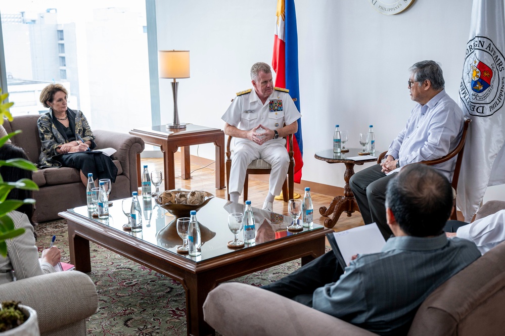 USINDOPACOM commander travels to the Philippines