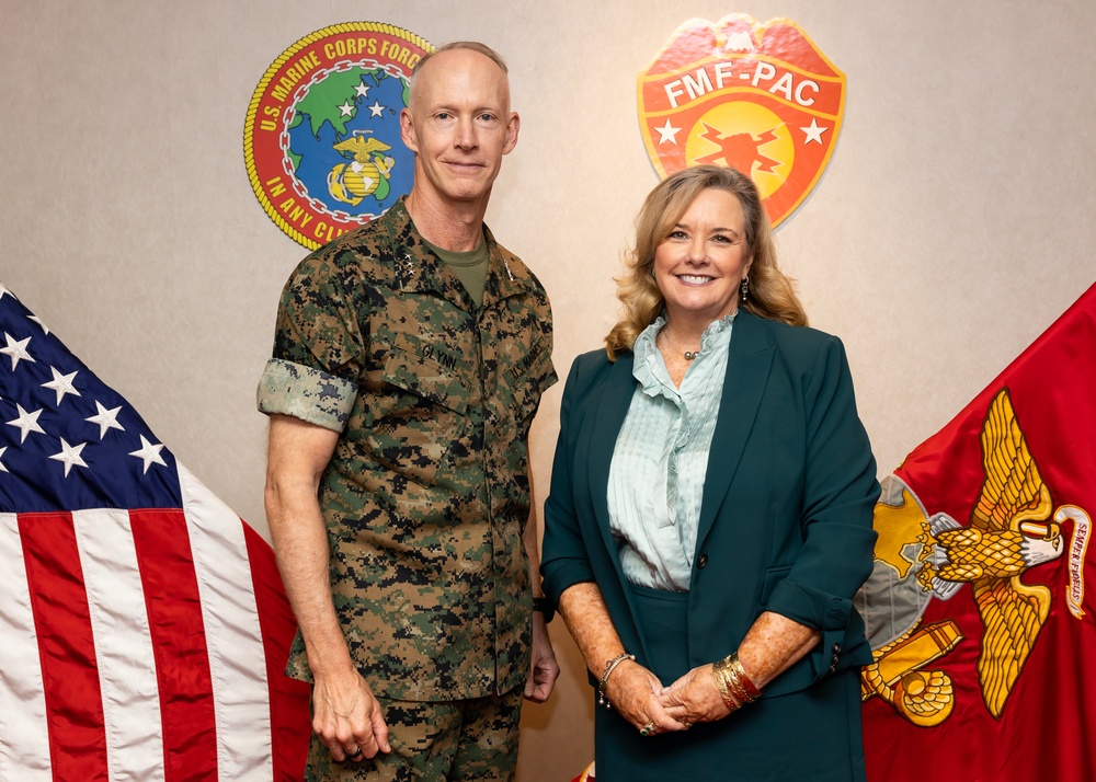 COMMARFORPAC meets with Military and Community Relations Office DV