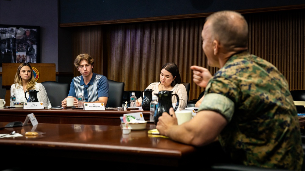 Staff Delegation visits MARFORPAC