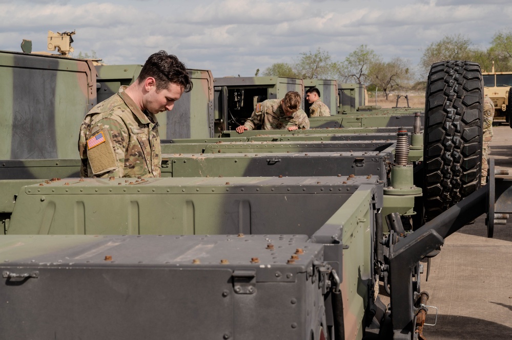 Guard Soldiers Prepare Vehicles for Border Mission