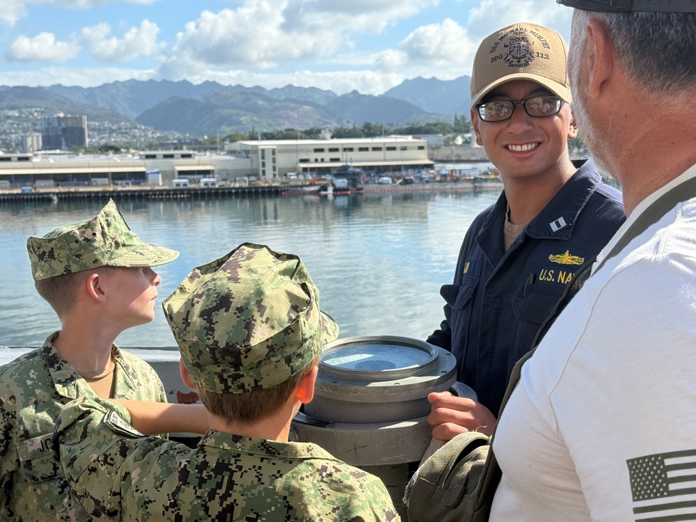 USS Michael Murphy Hosts Sea Cadets