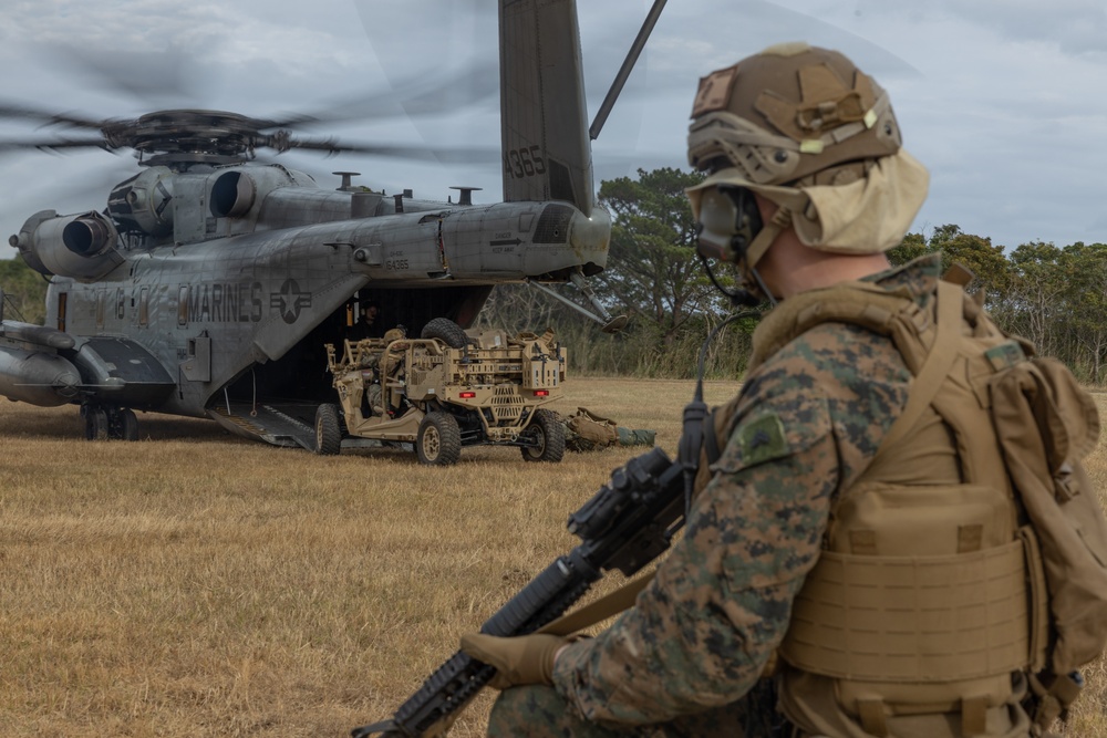 31st MEU | VMM-262 (Rein.) conducts Forward Arming and Refueling Point exercise