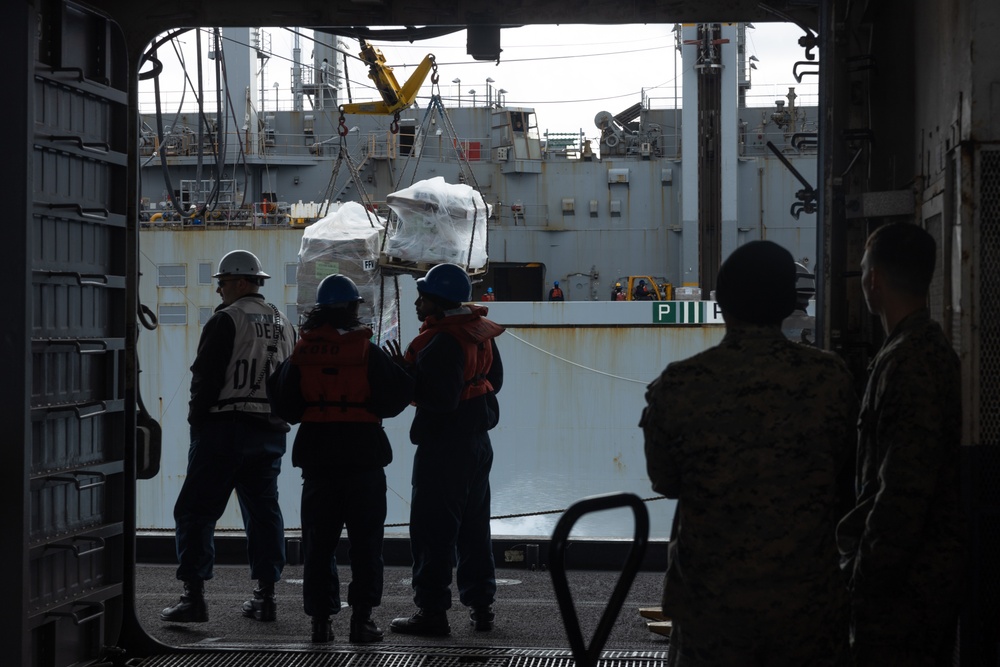 31st MEU | USS America (LHA 6) conducts RAS