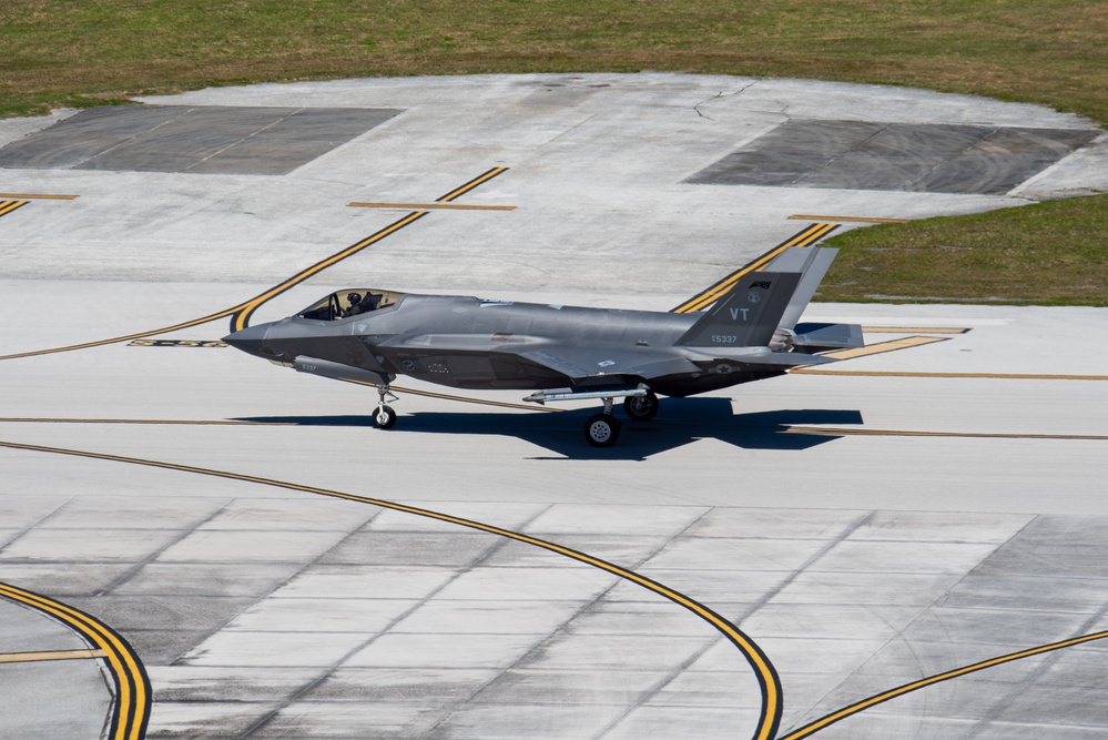 USAF, JASDF, RAAF pilots conduct aerial practices during CN25