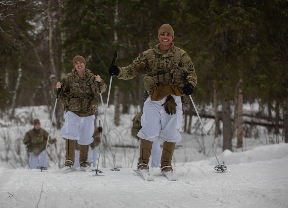 DVIDS - Images - 10th Mountain Division Soldiers execute movement via ...