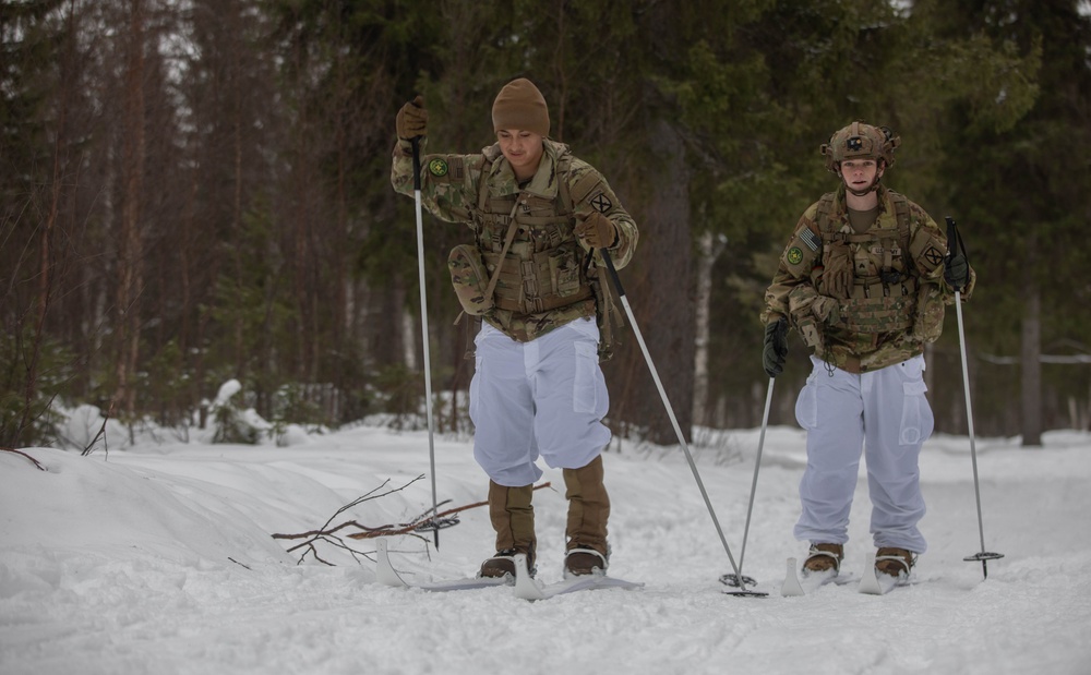 DVIDS - Images - 10th Mountain Division Soldiers execute movement via ...