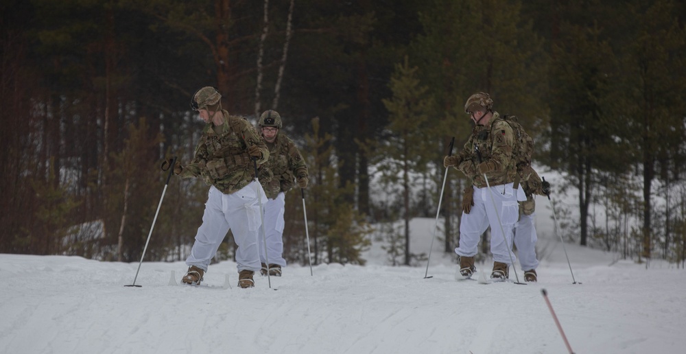 DVIDS - Images - 10th Mountain Division Soldiers execute movement via ...