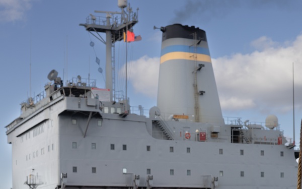 USS Oscar Austin (DDG 79) Refuels with USNS Laramie (T-AO 203)