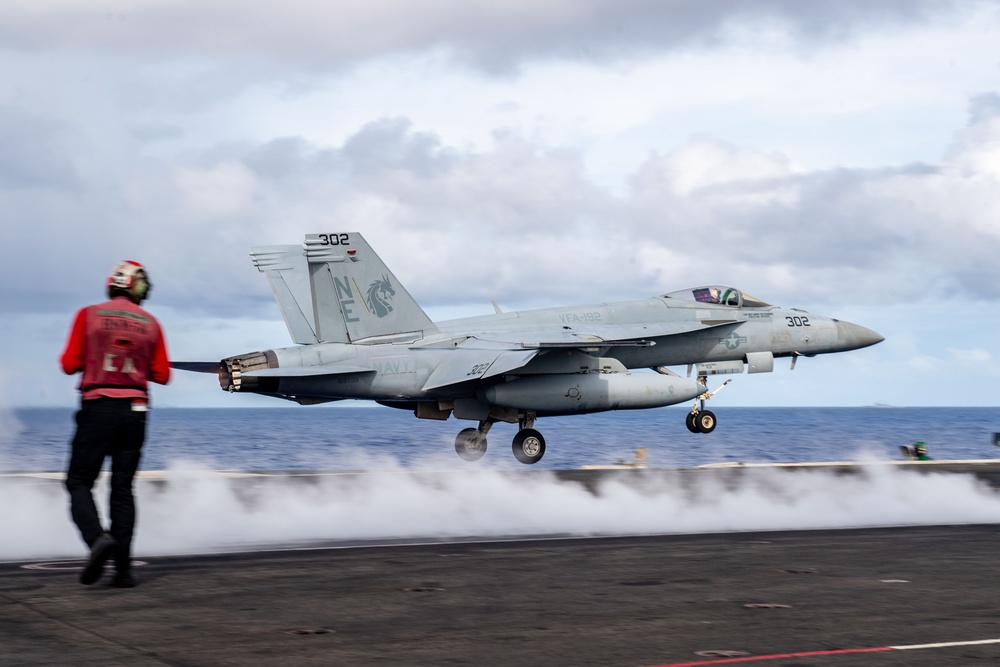 USS Carl Vinson (CVN 70) Conducts Routine Flight Operations in the Philippine Sea