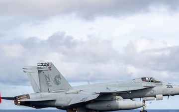 USS Carl Vinson (CVN 70) Conducts Routine Flight Operations in the Philippine Sea