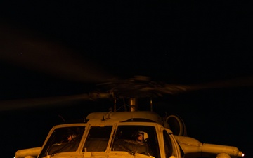 USS Oscar Austin (DDG 79) Conducts Night Flight Quarters with the “Dragonslayers”