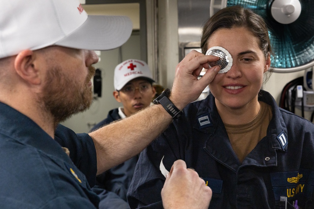 USS Oscar Austin (DDG 79) Conducts Medical Emergency Training