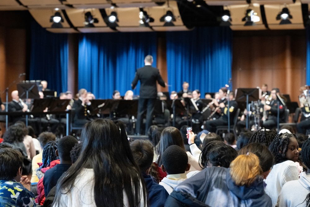 DMV students visit Navy Yard