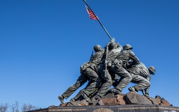 USS Iwo Jima Sailors Mark 80th Anniversary of Seminal Battle of Iwo Jima, Gain Invaluable Insights from ‘Greatest Generation’