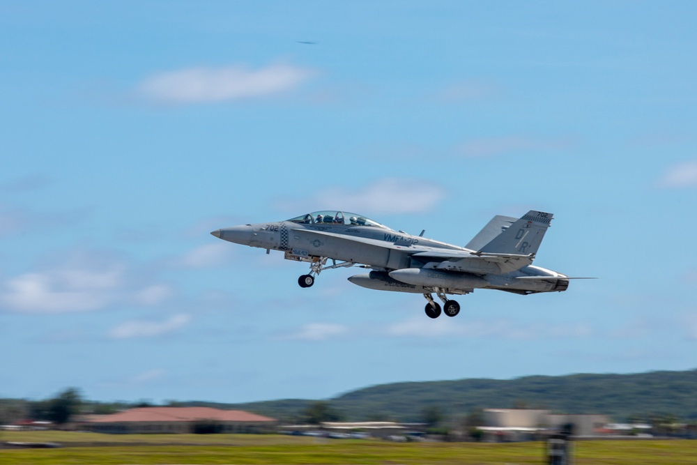 Marine 4th, 5th generation aircraft launch simultaneously during Cope North