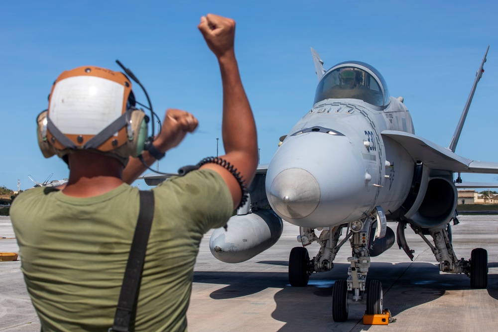 Marine 4th, 5th generation aircraft launch simultaneously during Cope North