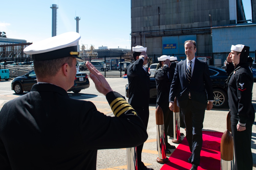 DUTCH AMBASSADOR TO JAPAN VISITS USS BLUE RIDGE