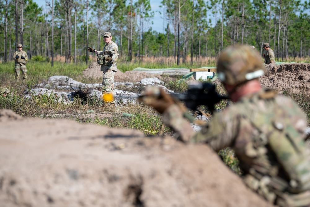1-124 conducts squad tactics training