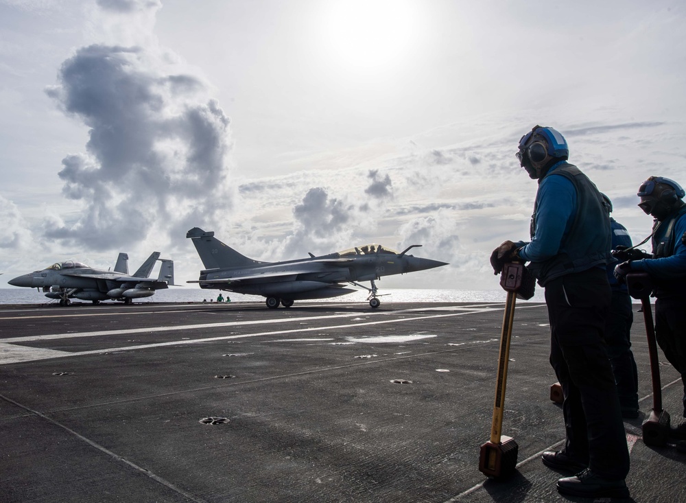 Carl Vinson Carrier Strike Group conducts flight operations with FS Charles de Gaulle