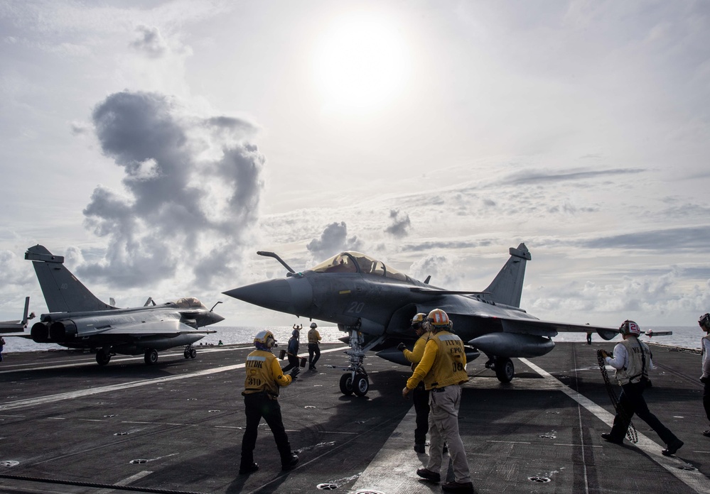 Carl Vinson Carrier Strike Group conducts flight operations with FS Charles de Gaulle
