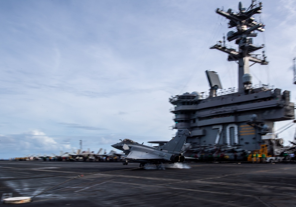 Carl Vinson Carrier Strike Group conducts flight operations with FS Charles de Gaulle